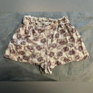 Entro khaki pull on shorts size L